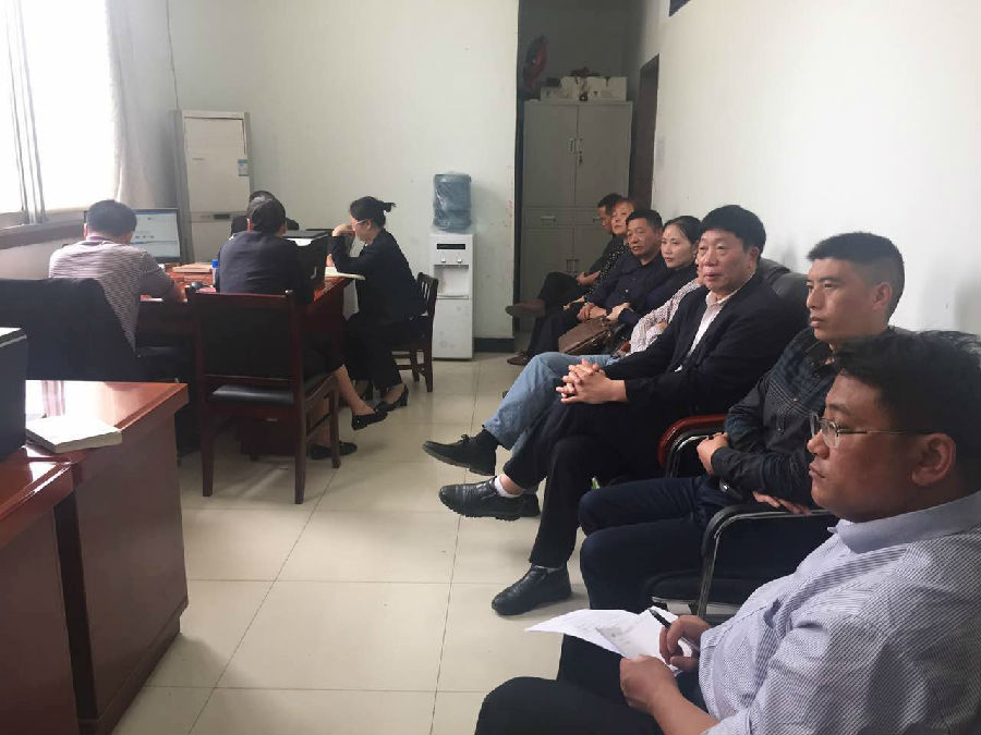 桥江支行和咨询服务有限公司共商清收措施