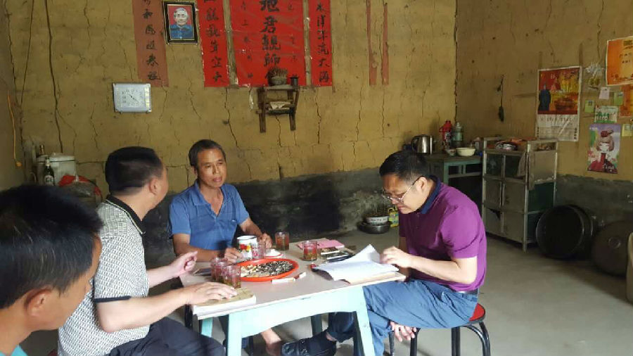 炎陵农商银行:行长带队周末下乡扶贫攻坚.jpg
