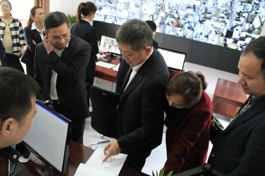 参观视频监控中心(查阅登记簿).JPG