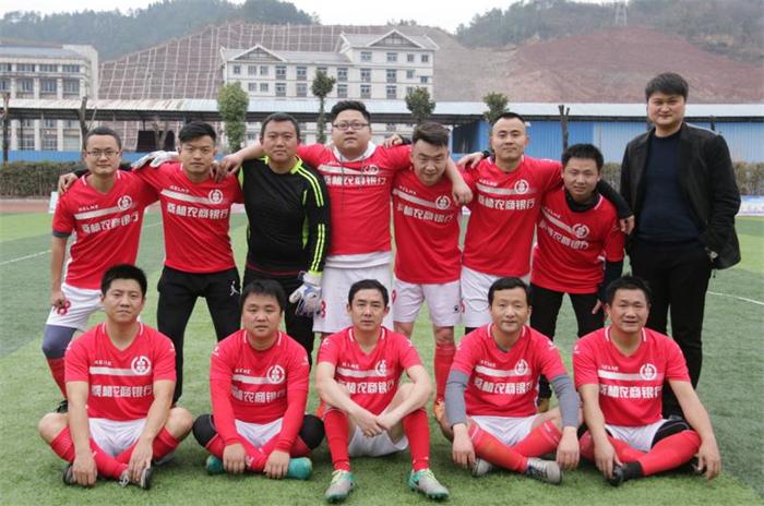 足球队合影.jpg
