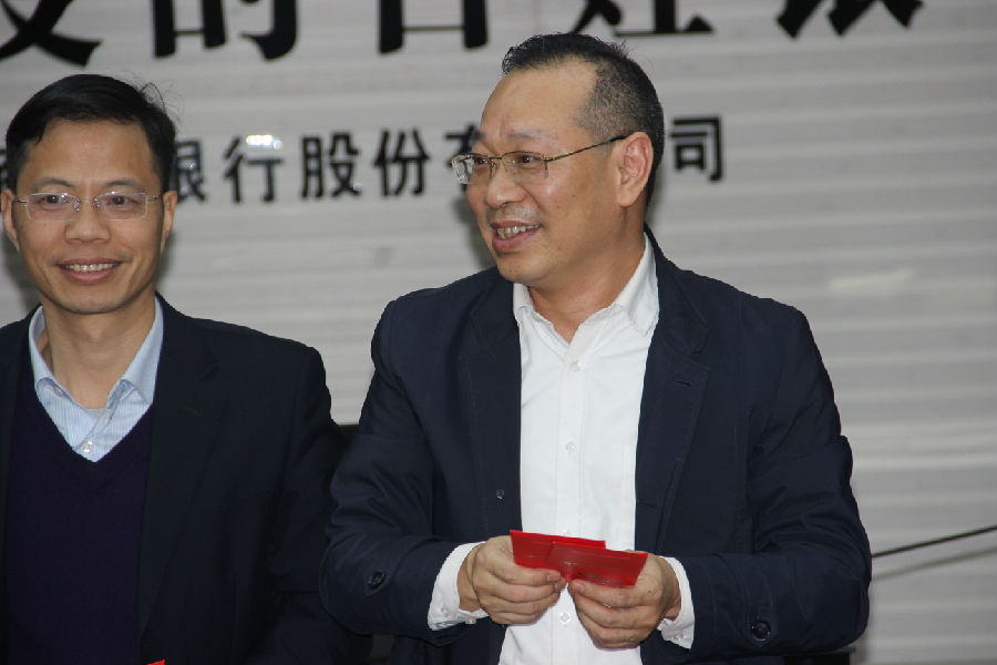 向董事长嘉奖发言员工 479.jpg