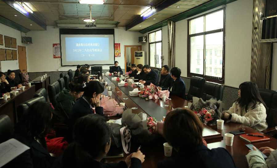 2 座谈会现场 (1).jpg