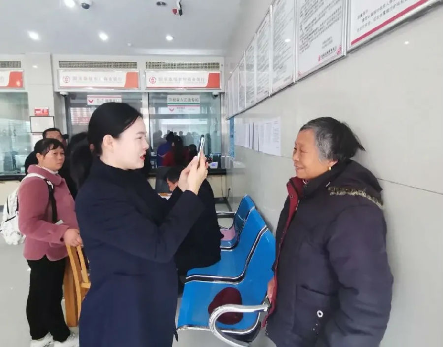8▲为群众集中办理社保卡.webp.jpg